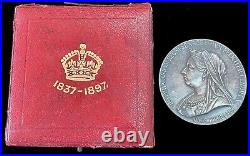 1897 SILVER GREAT BRITAIN QUEEN VICTORIA DIAMOND JUBILEE 55 mm MEDAL & BOX